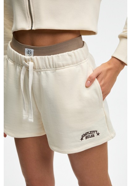 MOREVA Kadın Nakışlı Rahat Ekru Şort fırsatları