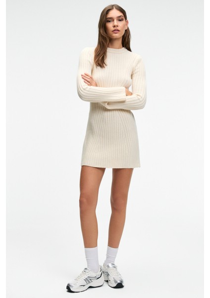 ENCANTO Kadın Yuvarlak Yaka Çizgi Desenli Slim Fit Ekru Elbise indirimleri
