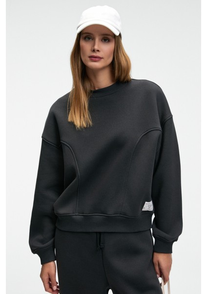 SERENYA Kadın Pamuklu Etiket Detaylı Bisiklet Yaka Antrasit Sweatshirt