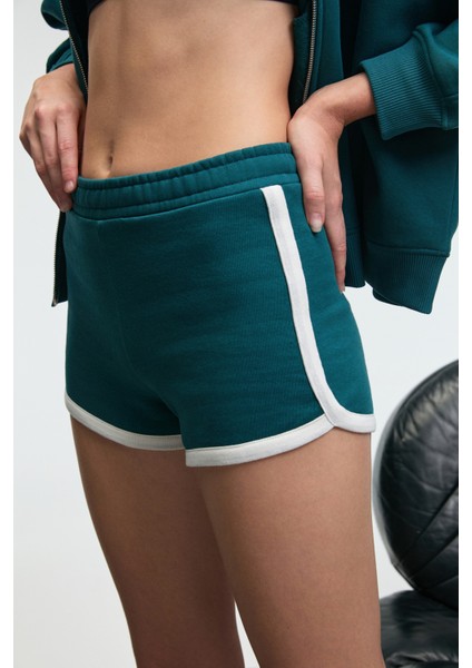 JUNELIA Kadın Kontrast Renk Biyeli Regular Fit Kısa Koyu Turkuaz Şort
