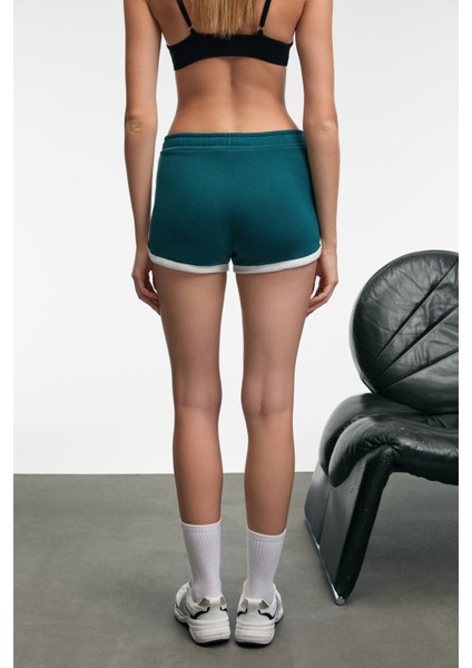 JUNELIA Kadın Kontrast Renk Biyeli Regular Fit Kısa Koyu Turkuaz Şort