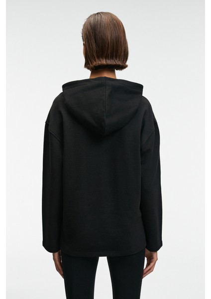 CAMELLIA Kadın Önü Nakışlı Etek Ucu Yırtmaçlı Kapüşonlu Comfort Fit Siyah Sweatshirt