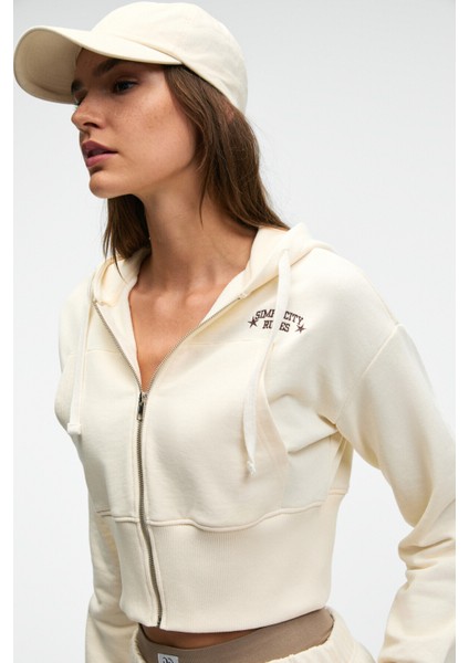 ELARA Kadın Metal Fermuarlı Nakışlı Kapüşonlu Crop Ekru Sweatshirt fiyatları