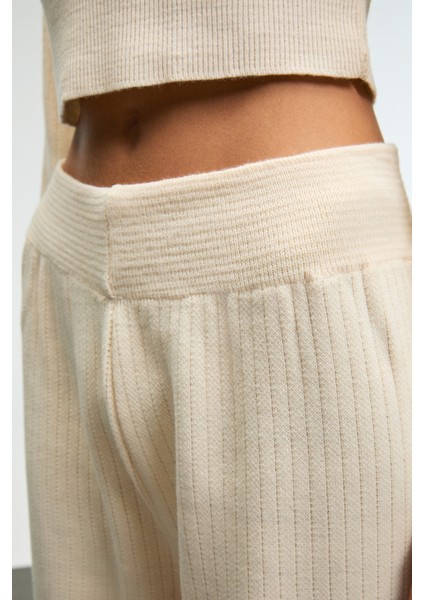 MARIPOSA Kadın Yuvarlak Yaka Çizgi Desenli Crop Geniş Paça Triko Ekru Alt-Üst Takım