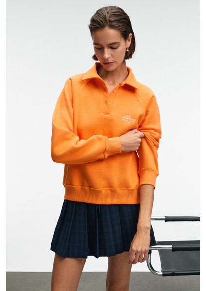 CAMIREL Kadın Polo Yaka Düğmeli Nakış Detaylı Reglan Kol Comfort Fit Turuncu Sweatshirt indirimleri