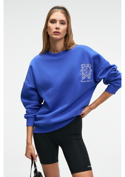 AUDRA Kadın Oversize Yuvarlak Yaka Nakış Detaylı Mavi Sweatshirt