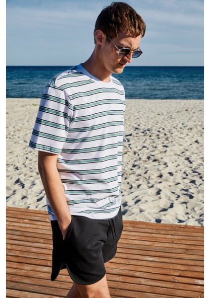 WOODY Erkek %100 Pamuk Nakış Detaylı Bisiklet Yaka Çizgili Regular Fit Beyaz-Yeşil Çizgili T-Shirt modelleri