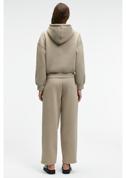 SELENE Kadın Kapüşonlu Kangru Cepli Regular Fit Taş Rengi Sweatshirt