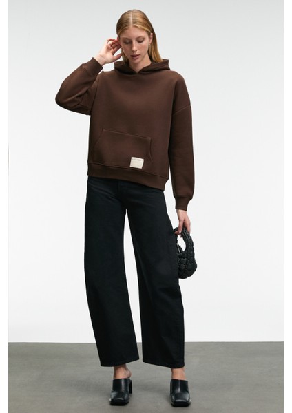 CLARIE Kadın Organik Pamuklu Oversize Kanguru Cepli Kapüşonlu Kahverengi Sweatshirt fiyatları