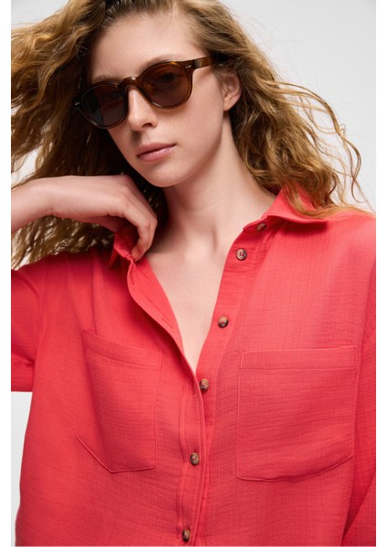 Rea Kadın %100 Pamuk Müslin Kumaş Rahat Kesim Düğmeli Regular Fit Nar Çiçeği Gömlek fırsatları