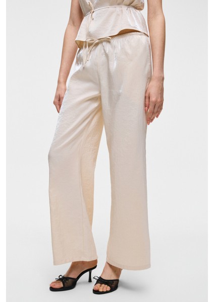 UBANITY Kadın Parlak Kumaşlı Geniş Paçalı Saten Görünümlü Ekru Pantolon fırsatları