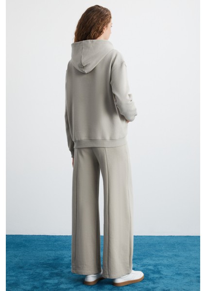 Taına Kadın Nakış Detaylı Organik Pamuk Şehir Temalı Regular Kapüşonlu Bej Sweatshirt