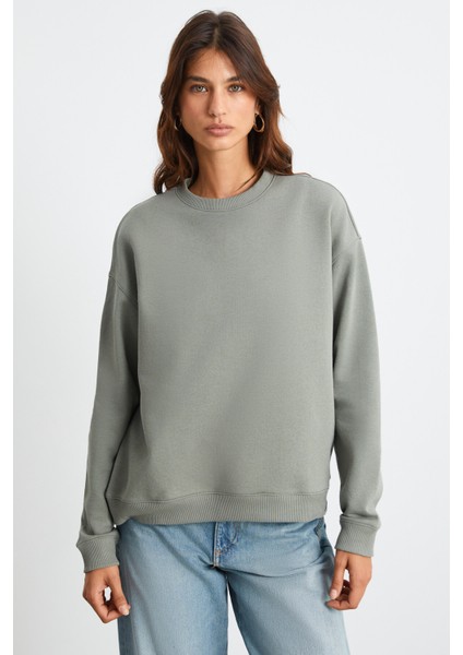 MAIJA Kadın İçi Şardonlu Süs Etiketi Detaylı Bisiklet Yaka Basic Açık Haki Sweatshirt