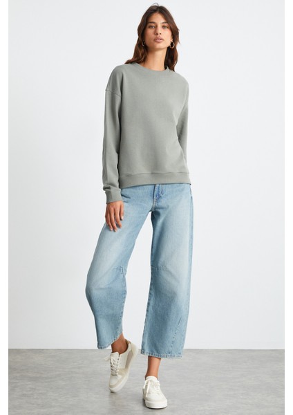 MAIJA Kadın İçi Şardonlu Süs Etiketi Detaylı Bisiklet Yaka Basic Açık Haki Sweatshirt fiyatları