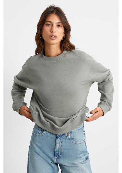 MAIJA Kadın İçi Şardonlu Süs Etiketi Detaylı Bisiklet Yaka Basic Açık Haki Sweatshirt modelleri