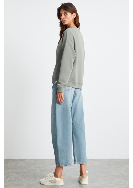 MAIJA Kadın İçi Şardonlu Süs Etiketi Detaylı Bisiklet Yaka Basic Açık Haki Sweatshirt