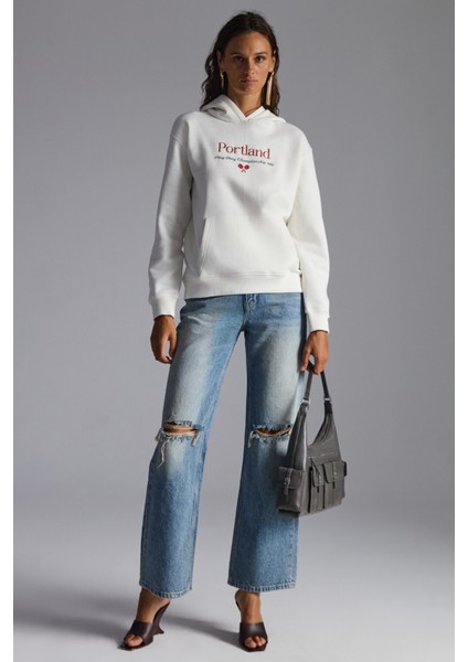 Nılsa Kadın Nakış Detaylı Organik Pamuk Şehir Temalı Regular Kapüşonlu Ekru Sweatshirt fiyatları