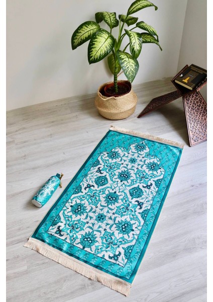 Taşınabilir Ipek Dokulu Keseli Seccade S1031 Mavi Renk modelleri