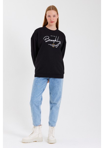 Süperlife Kadın Bisiklet Yaka Regular Fit El Yazılı Brooklyn Ince Sweatshirt SPR23SWK331
