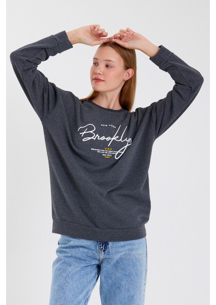 Süperlife Kadın Bisiklet Yaka Regular Fit El Yazılı Brooklyn Ince Sweatshirt SPR23SWK331 modelleri
