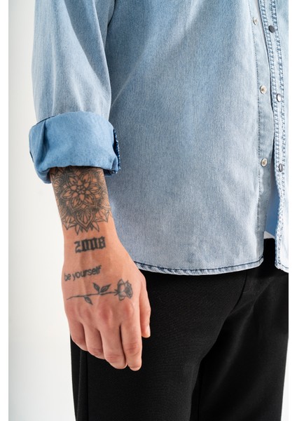 Erkek Buz Mavisi Slimfit Dar Kesim Çift Cepli Çıtçıtlı Yıkamalı Kot Gömlek