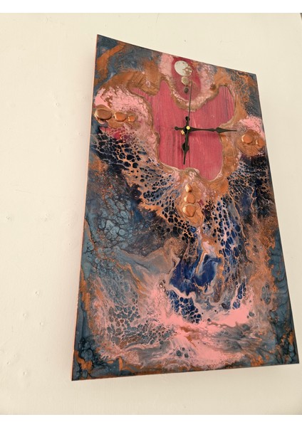 Özel Tasarım Epoksi Duvar Saati & Doğal Çam Ağacı Üzerine Sanatsal Dokunuş fırsatları