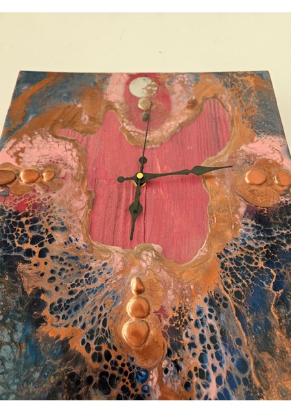 Özel Tasarım Epoksi Duvar Saati & Doğal Çam Ağacı Üzerine Sanatsal Dokunuş indirimleri