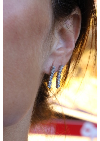 14 Ayar Beyaz Altın Baget Taşlı Su Yolu Küpe