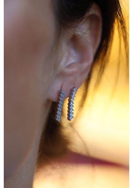 14 Ayar Beyaz Altın Baget Taşlı Su Yolu Küpe modelleri