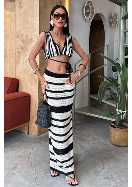 Çizgili Bikini Üst ve Etek Triko Takım 10110