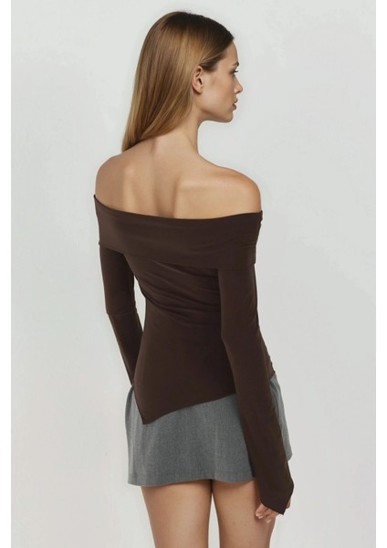 Kadın Zarif Tekne Yaka Uzun Kollu Slim Fit Üst Brown modelleri