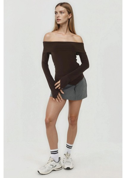 Kadın Zarif Tekne Yaka Uzun Kollu Slim Fit Üst Brown fırsatları