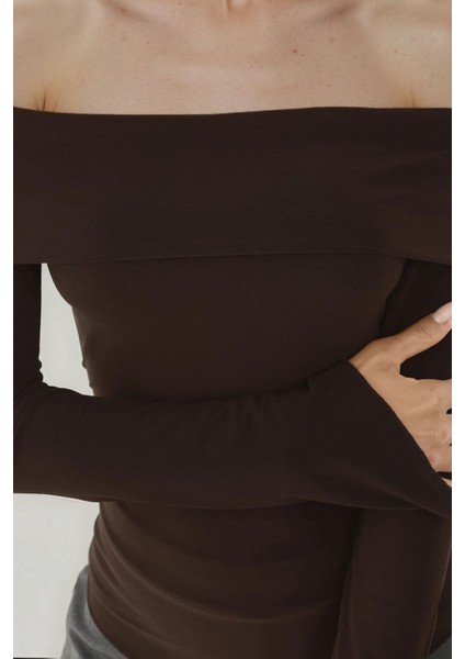 Kadın Zarif Tekne Yaka Uzun Kollu Slim Fit Üst Brown indirimleri