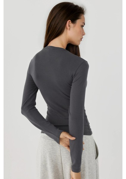 Kadın Slim Fit Yuvarlak Yaka Uzun Kollu Üst Grey