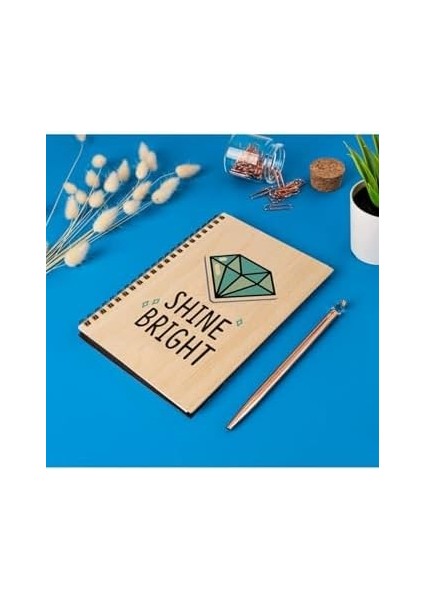 Shine Bright Tasarımlı 8 cm x 12 cm Ölçülerinde Çizgisiz 48 Yaprak Ahşap Kapaklı Defter modelleri
