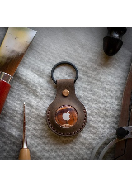 x Design Apple Airtag Anahtarlık Kılıf, Airtag Kılıf, Gerçek Deri Airtag Kılıfı, Airtag Deri Anahtarlık, S Takip Cihazı, Kaliteli Airtag Kılıf, Orijinal Deri Airtag Kılıf (Kestane - Koyu Kahverengi)