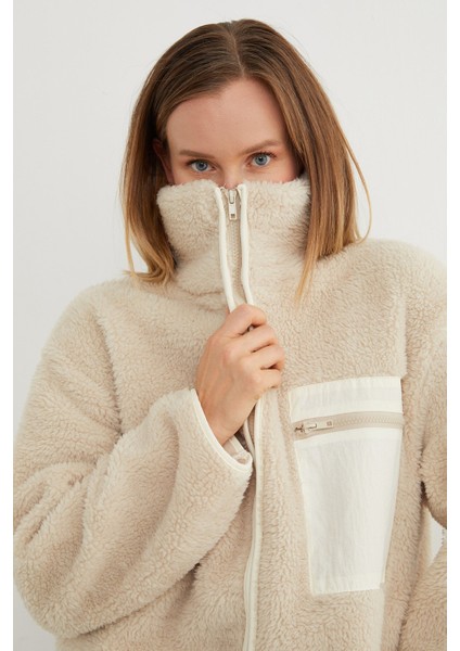 Fermuarlı Tek Cepli Dik Yaka Pelüş Mont modelleri