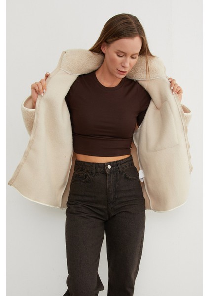 Fermuarlı Tek Cepli Dik Yaka Pelüş Mont