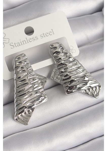 Tegan Pirinç Gümüş Renk Işleme Detaylı Katlanmış Kare Plaka Model Kadın Küpe TG27BKP10222