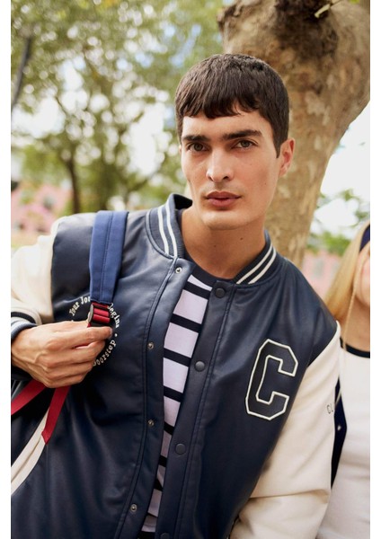 Su İtici Regular Fit Kolej Yaka Kapüşonlu İç Cepli Nakışlı Cepli Suni Deri Bomber Ceket Mont E9972AX25AU modelleri