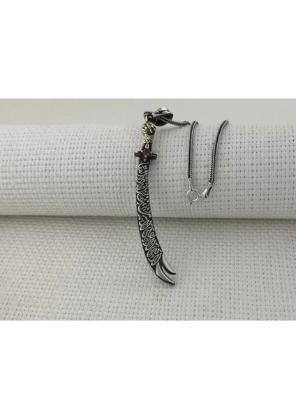 Kırmızı Taşlı La Fetta Illa Ali La Seyfe Illa Zülfikar Taşlı 925 Ayar Gümüş Erkek Kolye