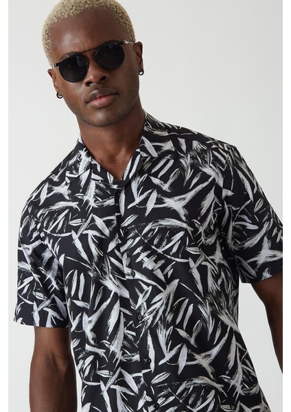 Regular Fit Siyah Desenli Kısa Kollu Spor Erkek Gömlek GM22Y221157_D99 fırsatları