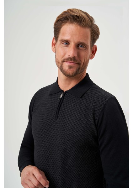 Polo Yaka Fermuar Detaylı Siyah Jakarlı Erkek Triko TR23K23205_D99 fırsatları