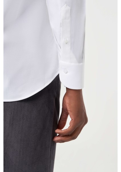 Regular Fit Beyaz Basic Klasik Erkek Gömlek GM23K232033_D01 fırsatları