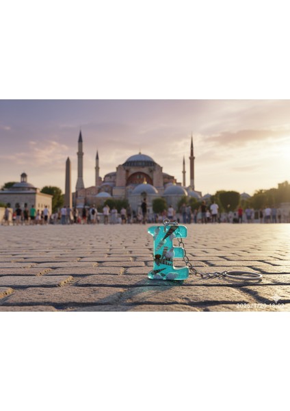 "e" Harfi - Açık Mavi Deniz Epoksi Harf Anahtarlık – Gerçek Deniz Kabuğu, El Yapımı, Benzersiz modelleri