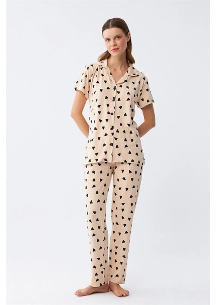 Moda Kadın Krem Rengi Kalp Desenli Önden Düğmeli Pijama Takımı