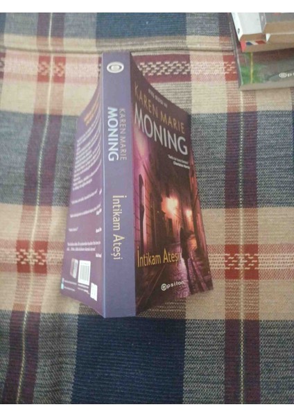 Moning Karen Marie Ates Dizisi 3. 2012 Yili 1,baski Ilk Sayfada Tarih Yaziyor Harici Cok Iyi Durumdadır