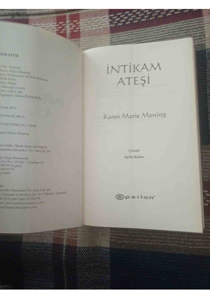 Moning Karen Marie Ates Dizisi 3. 2012 Yili 1,baski Ilk Sayfada Tarih Yaziyor Harici Cok Iyi Durumdadır fiyatları