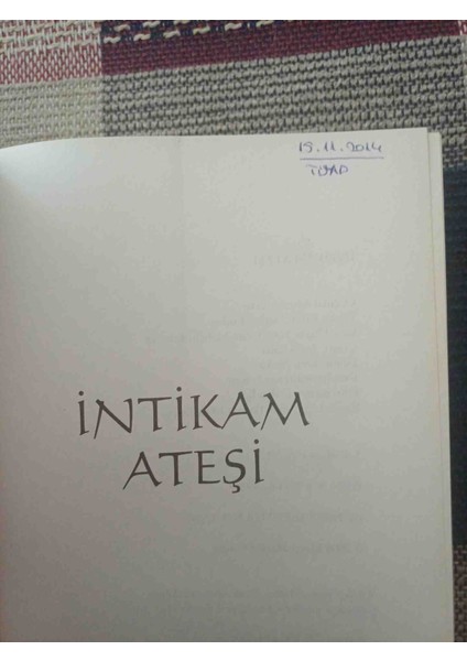 Moning Karen Marie Ates Dizisi 3. 2012 Yili 1,baski Ilk Sayfada Tarih Yaziyor Harici Cok Iyi Durumdadır modelleri
