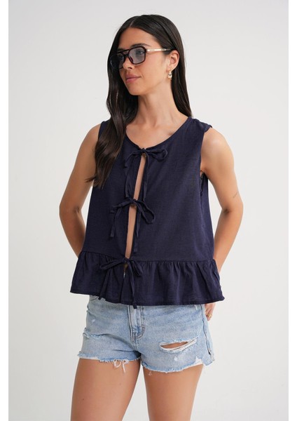 4717 Kadın Önü Bağcıklı Fırfırlı Kolsuz Keten Bluz Lacivert modelleri
